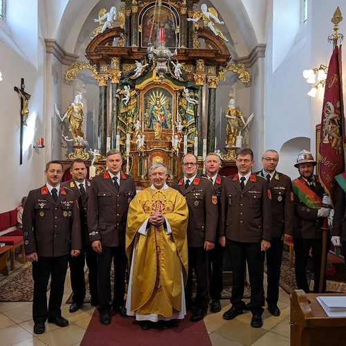 Kdt. Christian Weidenauer, Verw. Jürgen Kellner, Kdt. Stv. Daniel Fuchs, Pfarrer Peter Rückl, Kdt. Christoph Ebner, Kdt. Alexander Wimmer, Kdt. Stv. Ewald Waglechner, Verw. Erwin Schnait, Fahnenträger Christian Schmidt, Kdt. Str. Peter Schulmeister